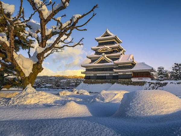 Những lâu đài phủ đầy tuyết lãng mạn nhất thế giới 3