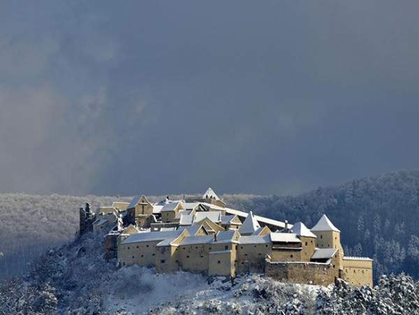 Những lâu đài phủ đầy tuyết lãng mạn nhất thế giới 10