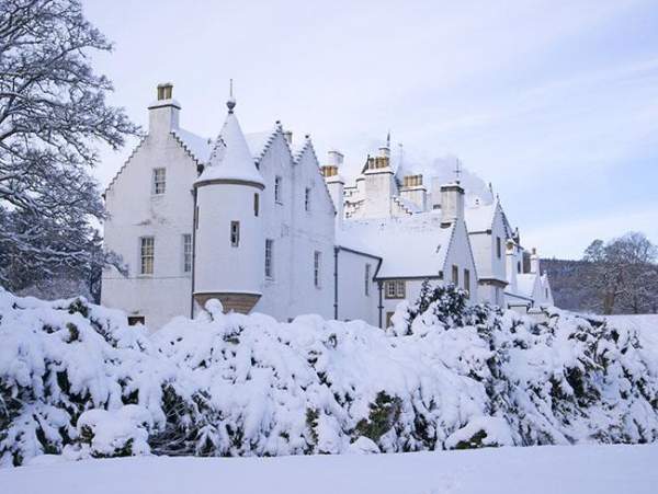 Những lâu đài phủ đầy tuyết lãng mạn nhất thế giới 6