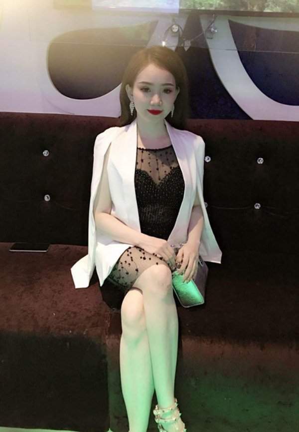 Bạn gái hậu vệ Vũ Văn Thanh đẹp như hoa hậu, chơi đồ hiệu "sang chảnh hết nấc" 4