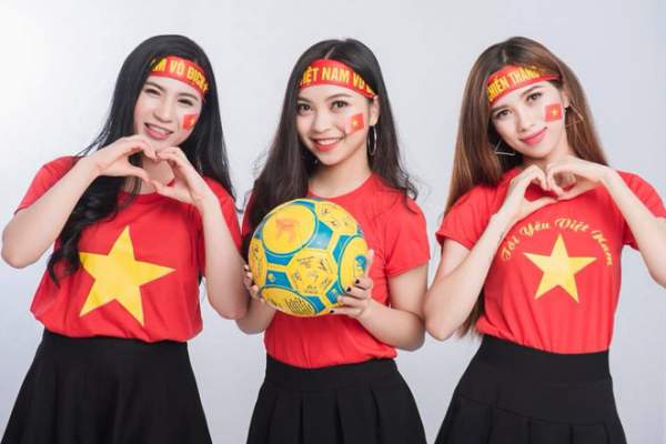 Bạn gái Quang Hải làm điều cực đáng yêu cổ vũ U23 Việt Nam đá chung kết 9