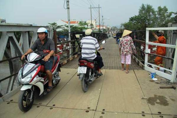 Khắc phục “thần tốc” cầu Long Kiểng sập do xe tải "đè" ở Sài Gòn 5