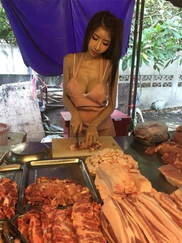 Thời trang thiếu trước hụt sau của 3 cô "hot girl bán thịt lợn" ở châu Á 6