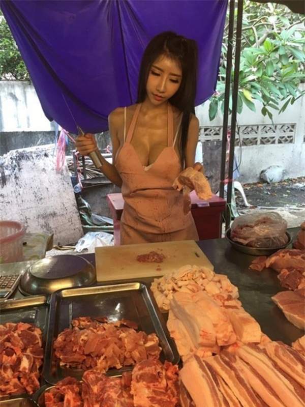 Thời trang thiếu trước hụt sau của 3 cô "hot girl bán thịt lợn" ở châu Á 4