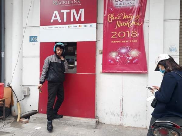 ATM quá tải, cãi lộn vì không rút được tiền tiêu Tết 2