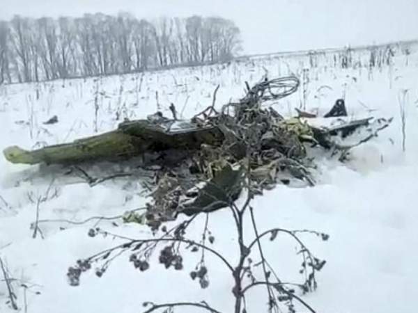 Khoảnh khắc máy bay Nga chở 71 người nổ tung trên bầu trời 3