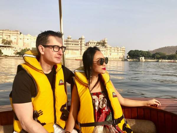 Vợ chồng Đoan Trang đón lễ tình nhân xa hoa tại Ấn Độ