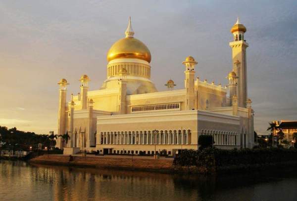 Khám phá cung điện dát vàng lớn nhất thế giới của nhà vua Brunei 2