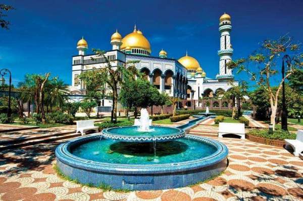 Khám phá cung điện dát vàng lớn nhất thế giới của nhà vua Brunei 3
