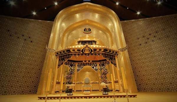 Khám phá cung điện dát vàng lớn nhất thế giới của nhà vua Brunei 6
