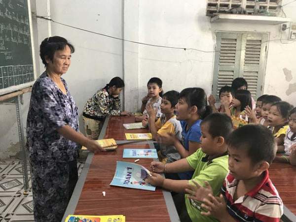 Cô giáo 40 năm dạy chữ miễn phí cho trẻ nghèo 4