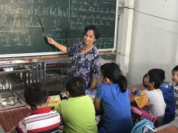 Cô giáo 40 năm dạy chữ miễn phí cho trẻ nghèo