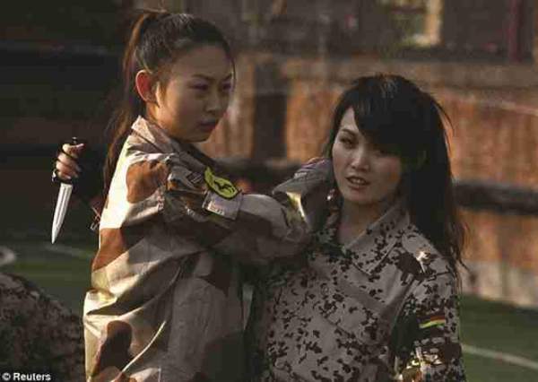 Bật mí chuyện đào tạo nữ vệ sĩ ở Trung Quốc 2
