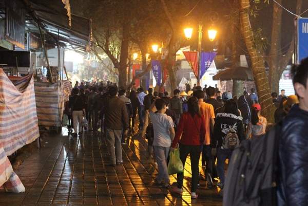Hàng vạn người đội mưa xuyên đêm trẩy hội chùa Hương 5
