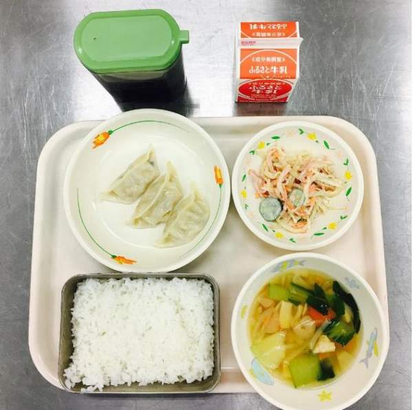 Bữa trưa tại trường học ở các nước có những gì? 2
