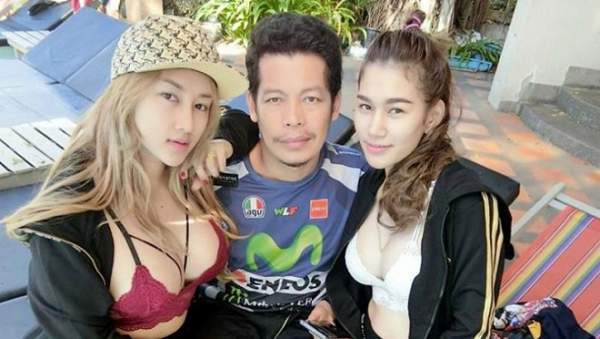Người đàn ông sống hạnh phúc với 2 vợ xinh đẹp và 9 con ở Thái Lan
