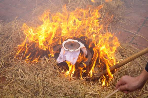 Hà Nội: Độc đáo cả làng đốt rơm thổi cơm giữa trưa 7