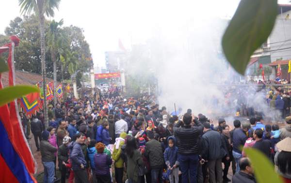 Hà Nội: Độc đáo cả làng đốt rơm thổi cơm giữa trưa 11
