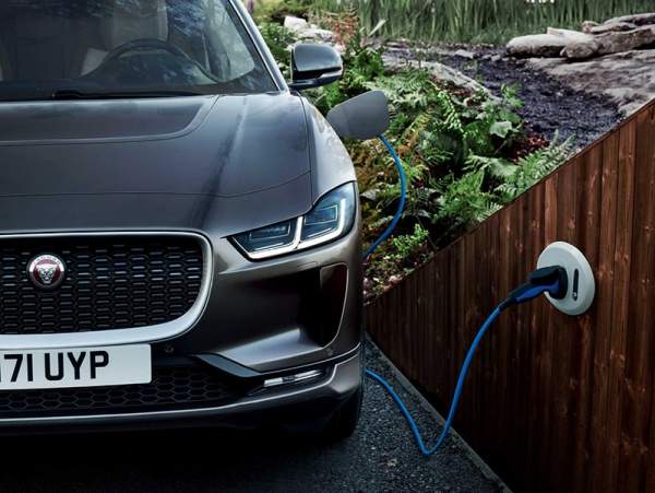 SUV chạy điện Jaguar I-PACE 2019 mới có giá từ 1,9 tỷ VNĐ