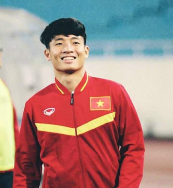 Trung vệ Tiến Dũng U23 Việt Nam bất ngờ gửi lời tới Hương Giang Idol 2