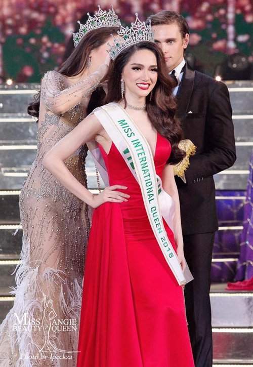 Choáng với phần thưởng “khủng” cho Hoa hậu Chuyển giới Quốc tế Hương Giang