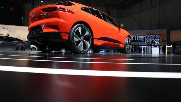 Chạm mặt SUV I-Pace chạy điện đầu tiên của ""báo đốm"" tại Geneva 2018 3