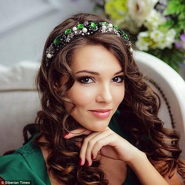 Cô gái Nga xinh đẹp bị bạn trai trả thù tàn độc vì về trễ 3