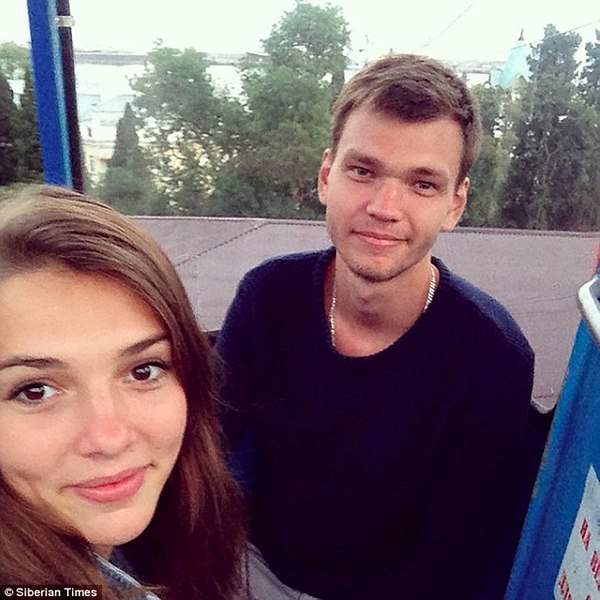 Cô gái Nga xinh đẹp bị bạn trai trả thù tàn độc vì về trễ 4