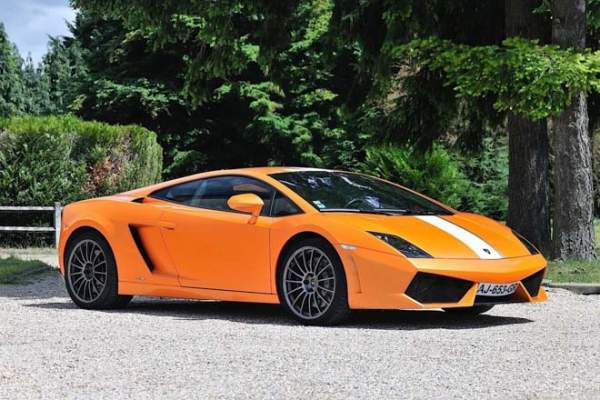 Lamborghini sẽ sản xuất Aventador cầu sau? 2