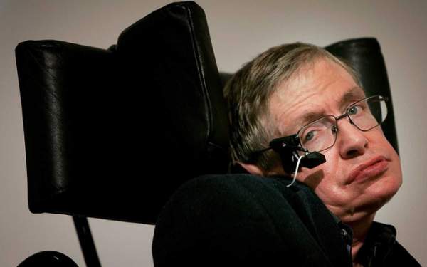 Sự thật về căn bệnh không thuốc chữa "giết dần giết mòn" thiên tài vật lý Stephen Hawking 2