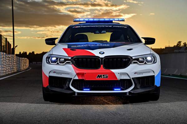 Sedan siêu mạnh BMW M5 2018 làm xe an toàn ở MotoGP 3