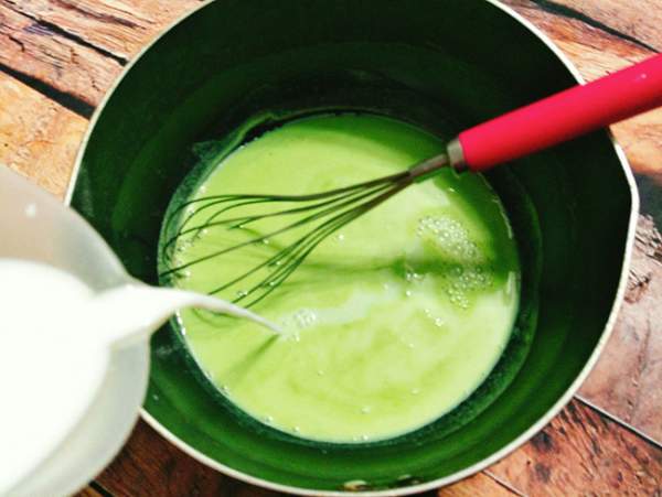 Cách làm sữa chua lá dứa thơm mát cực hấp dẫn cho mùa hè 4