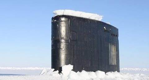 Bên trong tàu ngầm hạt nhân Mỹ phá băng chui lên ở “sân sau” Nga 2