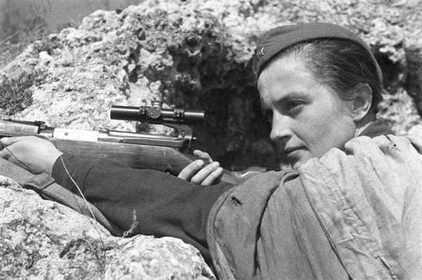 Nữ xạ thủ chết chóc nhất thế giới khiến quân Hitler sợ khiếp vía 3