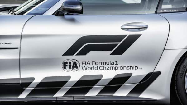 Mercedes GT-R được dùng làm "Xe an toàn" cho giải đua F1 13