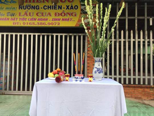 Người dân lập bàn thờ tiếc thương cố Thủ tướng Phan Văn Khải 3