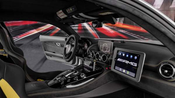 Mercedes GT-R được dùng làm "Xe an toàn" cho giải đua F1 8