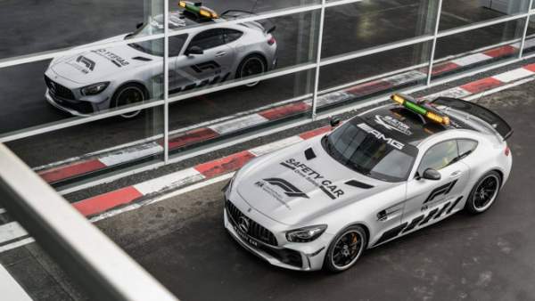 Mercedes GT-R được dùng làm "Xe an toàn" cho giải đua F1 14