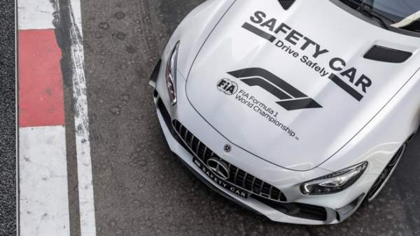 Mercedes GT-R được dùng làm "Xe an toàn" cho giải đua F1 12