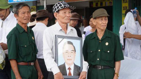 Cố Thủ tướng Phan Văn Khải đang trên đường về đất mẹ 3