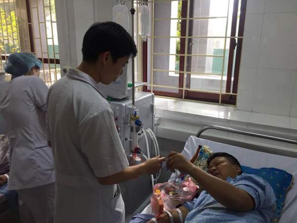 Vụ chạy thận 8 người chết: Bệnh nhân mong BS Lương tiếp tục được làm việc