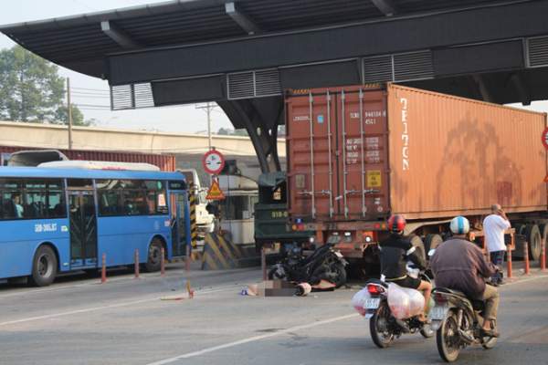 Người nước ngoài tử vong tại trạm thu phí ở SG sau tiếng động lớn