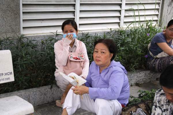 Hình ảnh xúc động sau vụ cháy khiến 13 người chết ở Sài Gòn 9