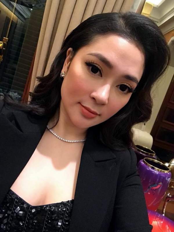 Hoa hậu Nguyễn Thị Huyền quyến rũ sánh đôi cùng Tấn Minh 3