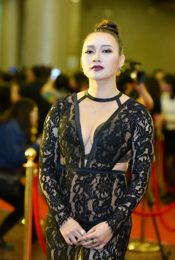 Hoa hậu Nguyễn Thị Huyền quyến rũ sánh đôi cùng Tấn Minh 12