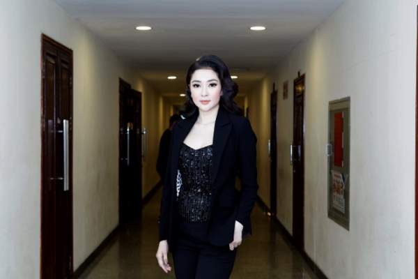 Hoa hậu Nguyễn Thị Huyền quyến rũ sánh đôi cùng Tấn Minh 2