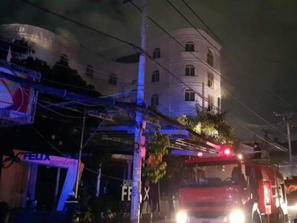 Gần 20 người khóc gào, cầu cứu trong đám cháy cơ sở massage ở Sài Gòn 4