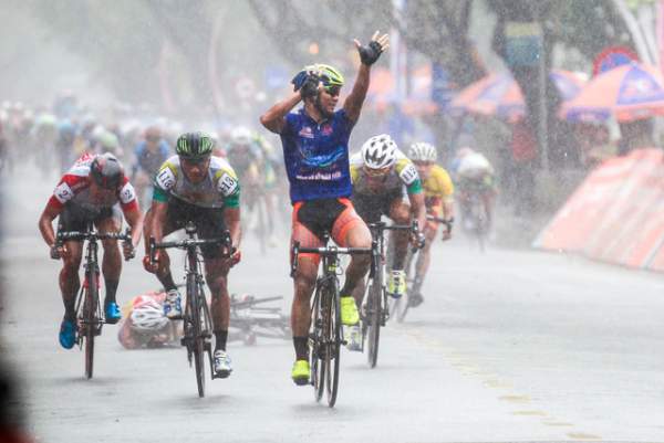 Lê Nguyệt Minh giành chiến thắng tặng anh trai tại giải xe đạp xuyên Việt 2018 1