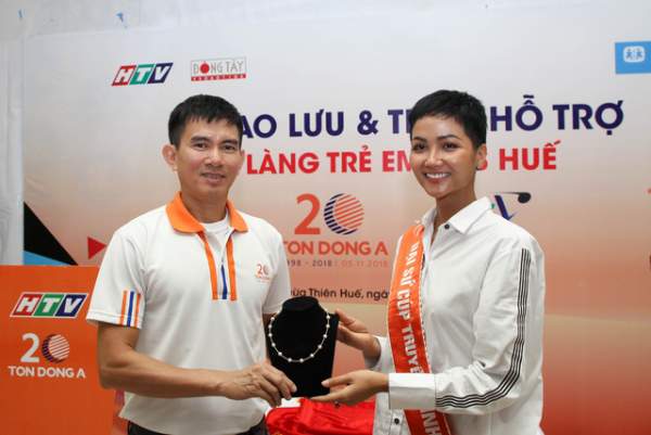 Lê Nguyệt Minh giành chiến thắng tặng anh trai tại giải xe đạp xuyên Việt 2018 2