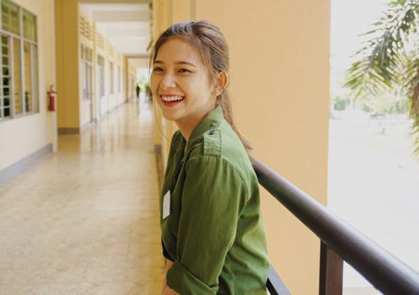 Bức ảnh nữ sinh xinh đẹp đi học quân sự khiến bao chàng say đắm 7